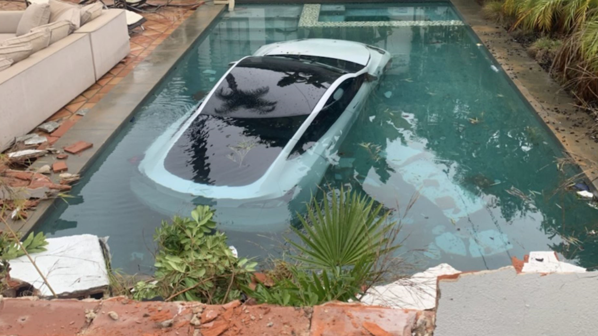Three Rescued From Tesla That Crashed Into Pasadena Pool – NBC 7 San Diego - Vimarsana News