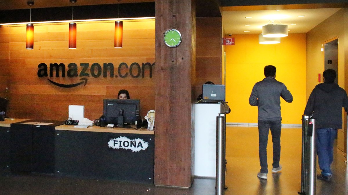 Amazon Employees Vent on Slack About About Sudden Return-To-Office Mandate – NBC 7 San Diego - Vimarsana News