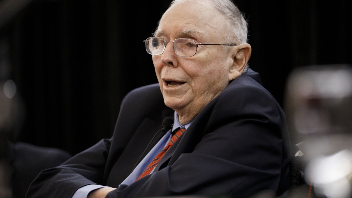 Billionaire Charlie Munger: Cryptocurrency Is 'Crazy, Stupid Gambling,' and 'People Who Oppose My Position Are Idiots' – NBC 7 San Diego - Vimarsana News