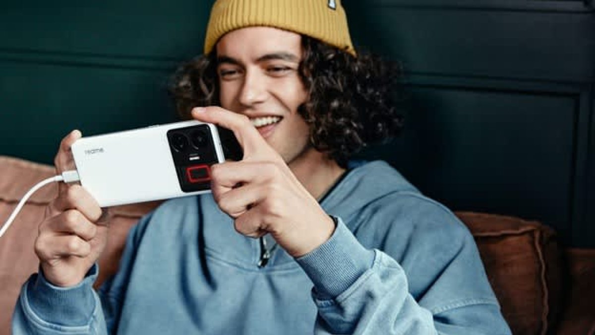 Chinese Startup Realme Launches $649 Smartphone It Says Can Be Fully Charged in Just Over 9 Minutes - Vimarsana News