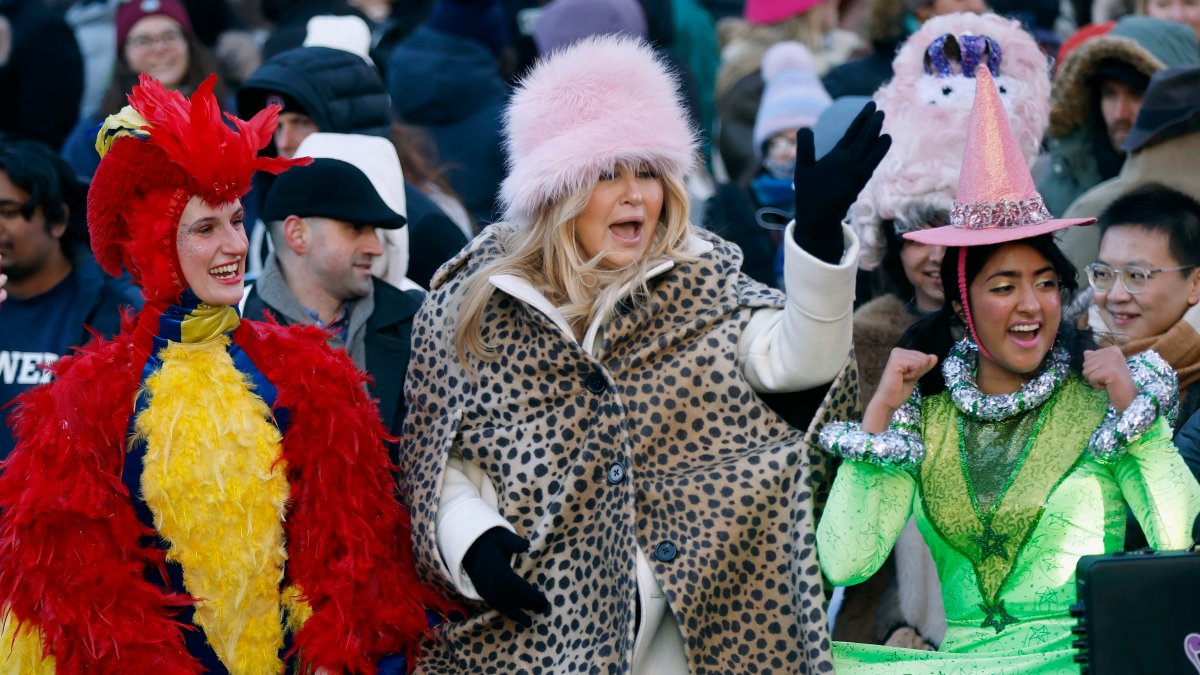 Hasty Pudding Celebrates Jennifer Coolidge as its Woman of the Year – NBC 7 San Diego - Vimarsana News