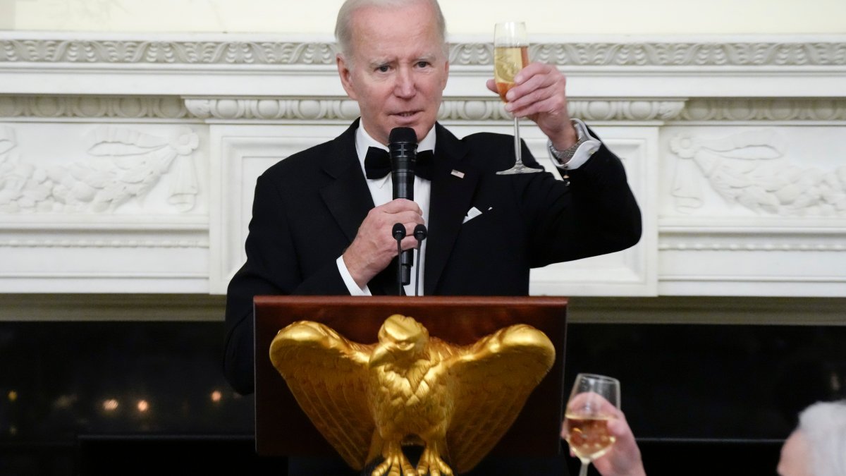 Biden Hosts Dinner at White House in Effort Towards Bipartisanship – NBC 7 San Diego - Vimarsana News