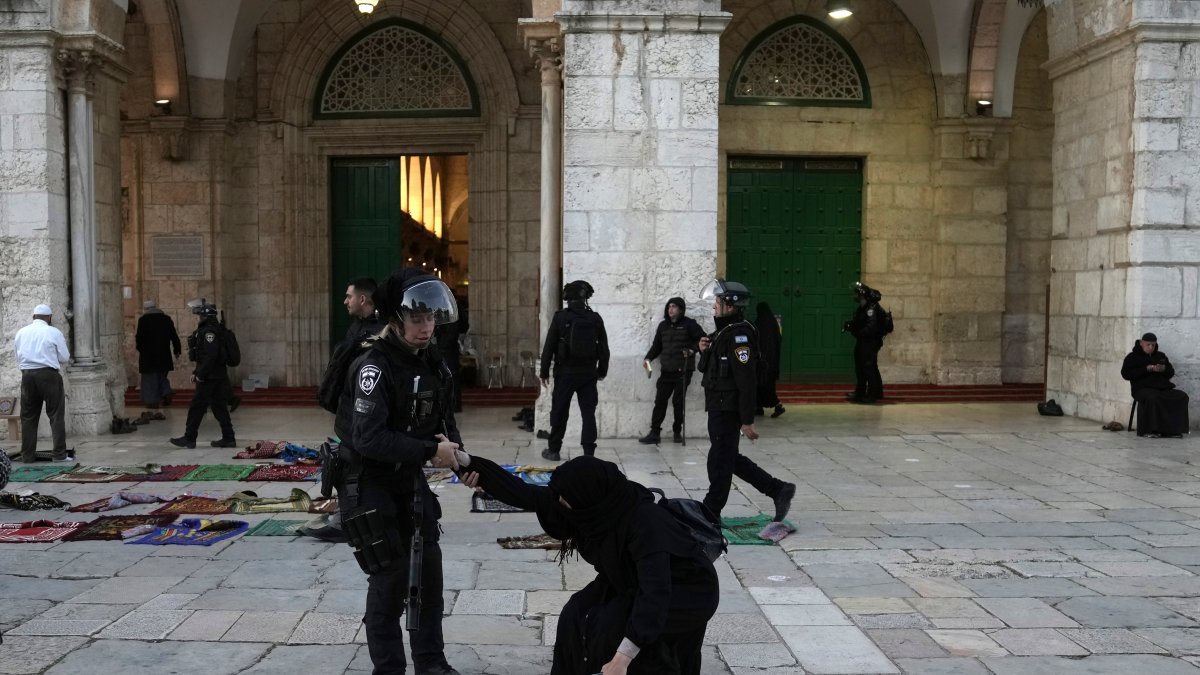 Israeli Forces Storm Al-Aqsa Mosque in Jerusalem, Sparking Clashes – NBC 7 San Diego - Vimarsana News