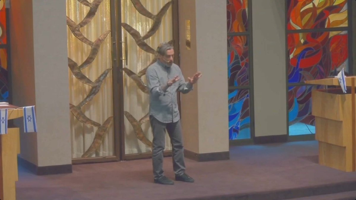 Former White Supremacist Shares Message Against Anti-Semitism at San Diego Synagogue - Vimarsana News