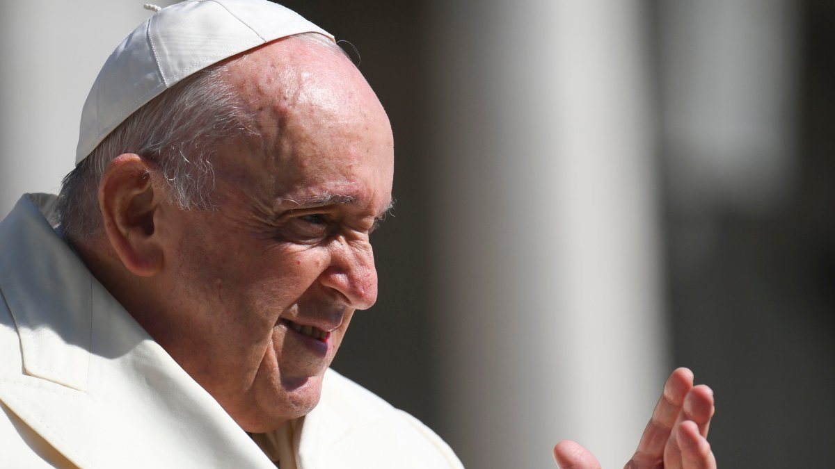 Pope Francis Visits Hungary Amid Diverging Views on Migrants, War – NBC 7 San Diego - Vimarsana News