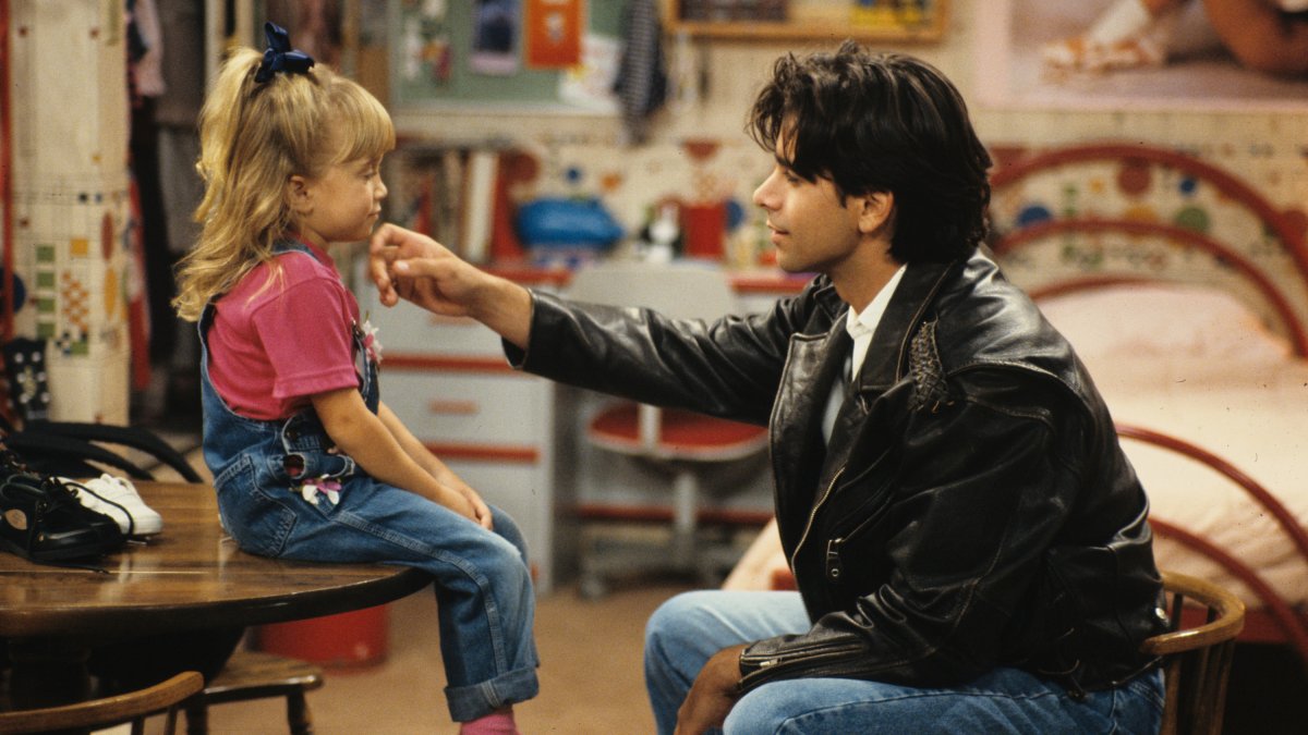 John Stamos Recalls Getting the Olsen Twins Fired From 'Full House' – NBC 7 San Diego - Vimarsana News