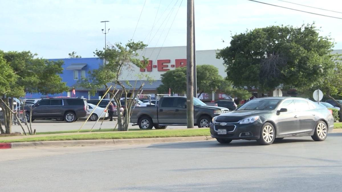 Cheerleaders Shot After Getting Into Wrong Car at H-E-B Parking Lot in Elgin – NBC 7 San Diego - Vimarsana News