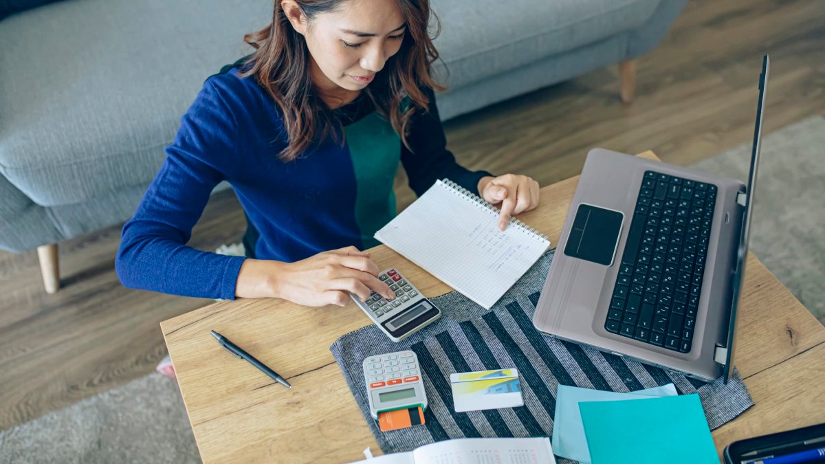 Stashing Cash: 71% of Americans Are Setting More Money Aside Amid Recession Fears, New Report Finds - Vimarsana News