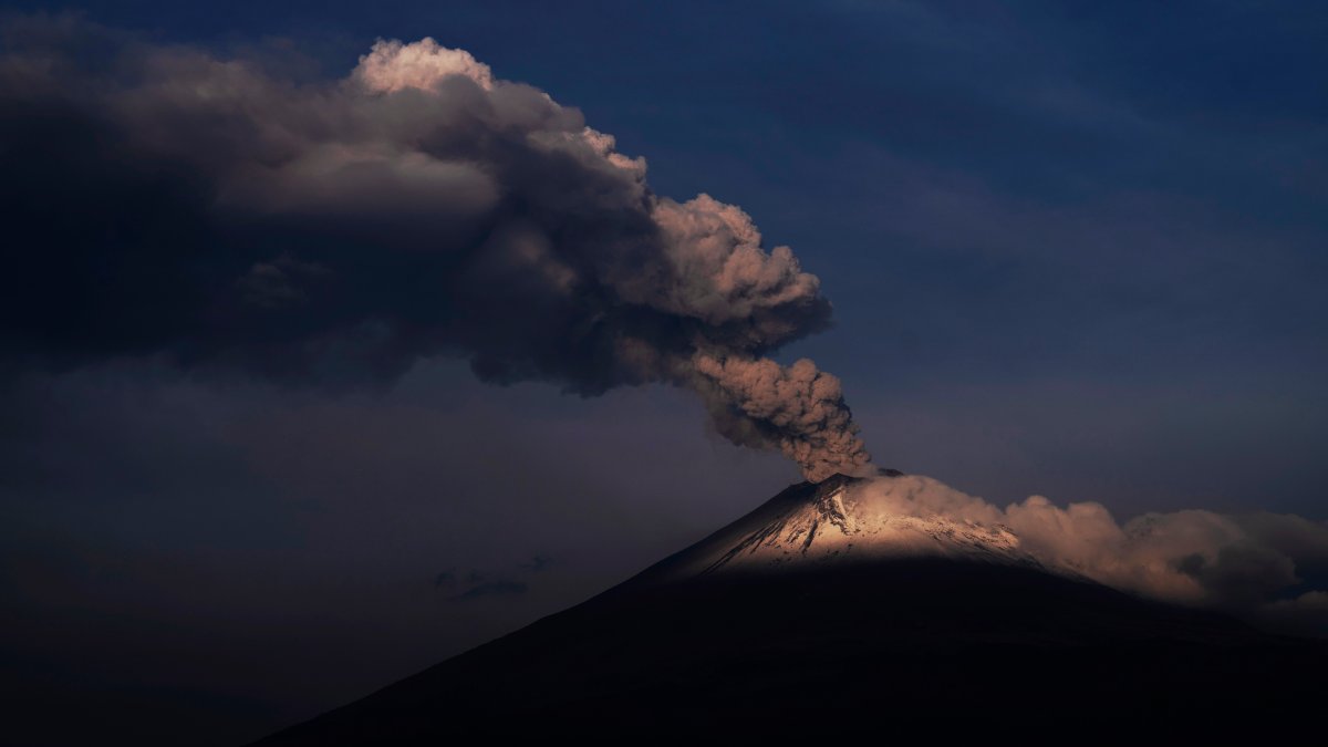 Mexico's Popocatepetl Volcano Disrupts Flights in Mexico City Amid Eruption – NBC 7 San Diego - Vimarsana News