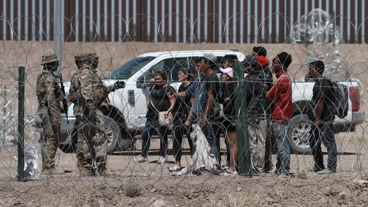 Judge Blocks DHS Plan to Release Some Migrants into US With No Way to ...