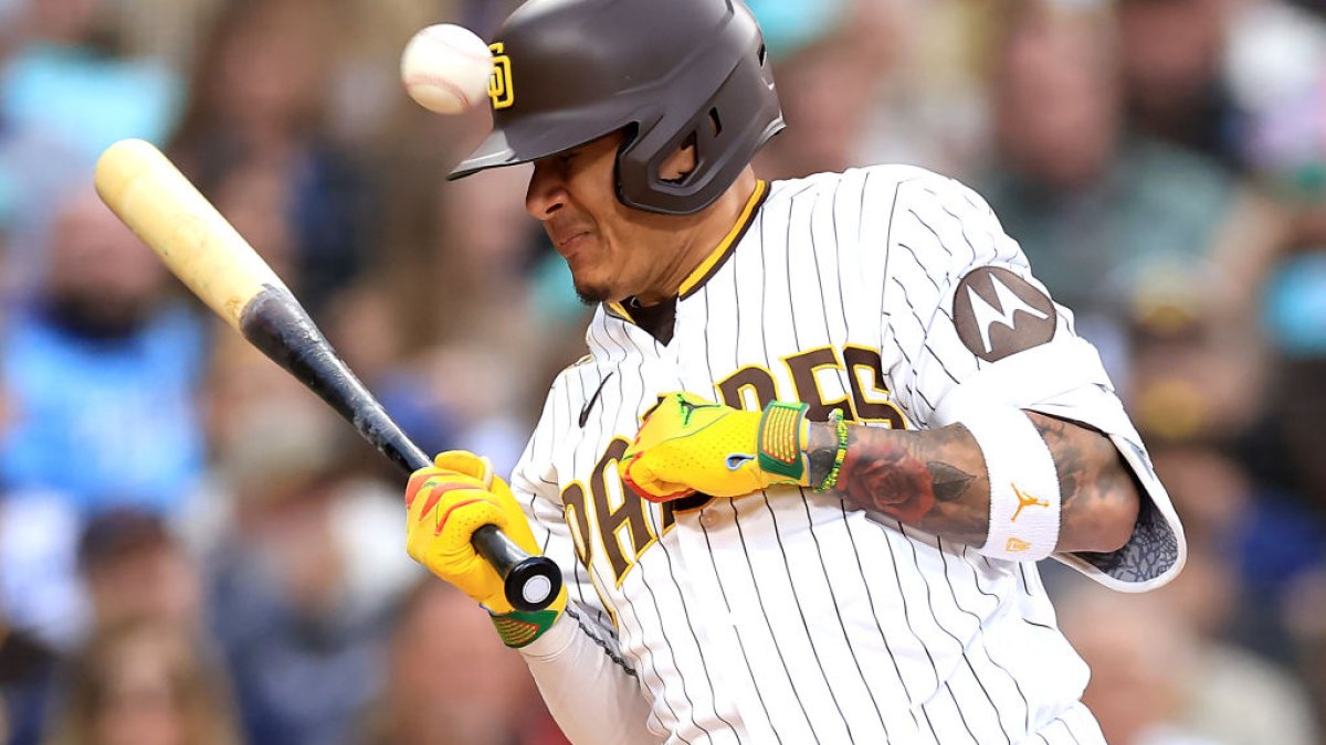 Padres' Manny Machado could be headed to injured list with broken hand