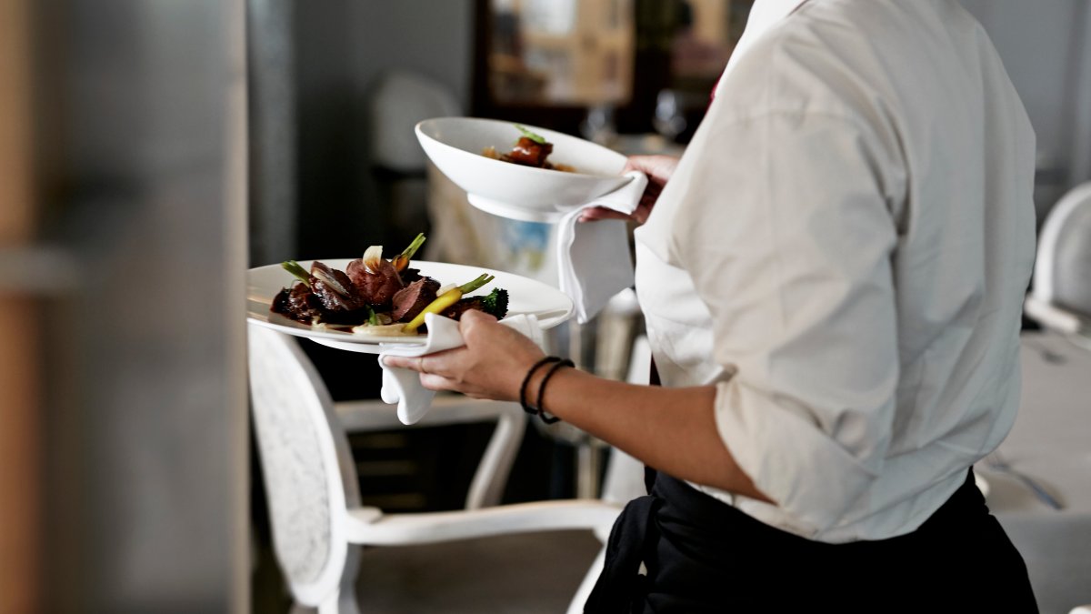 San Diego hospitality minimum wage increase takes effect