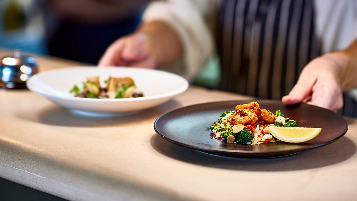 Foodborne Illness Outbreaks at Restaurants Often Linked to Sick Workers, CDC Finds – NBC 7 San Diego - Vimarsana News