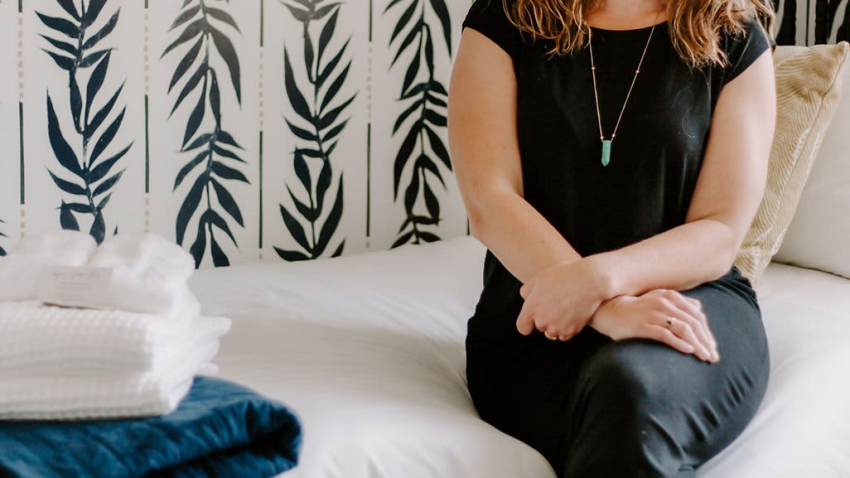 32-Year-Old Spent $2,000 Setting Up an Airbnb in Her Neighbor's Barn—Now Her Rentals Bring in $2.88 Million a Year - Vimarsana News