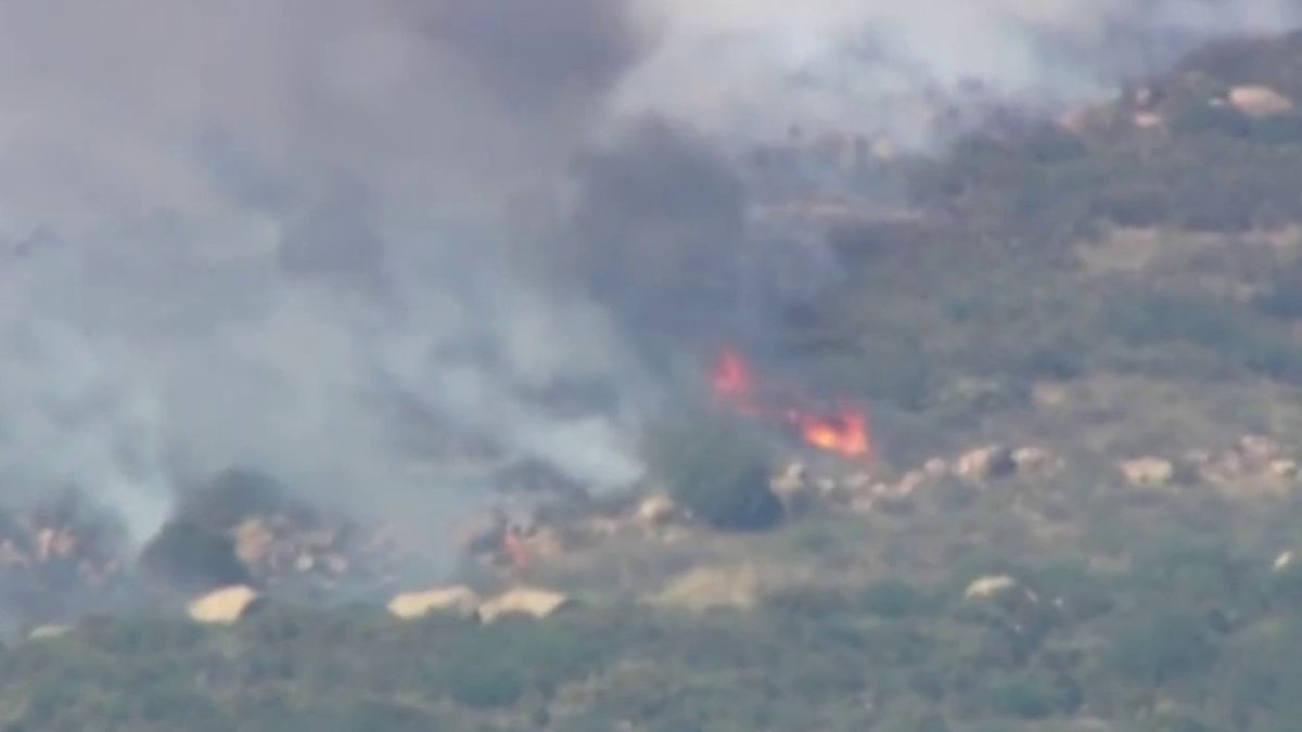 Ramona brush fire threatens homes, evacuation warning issued – NBC 7 ...