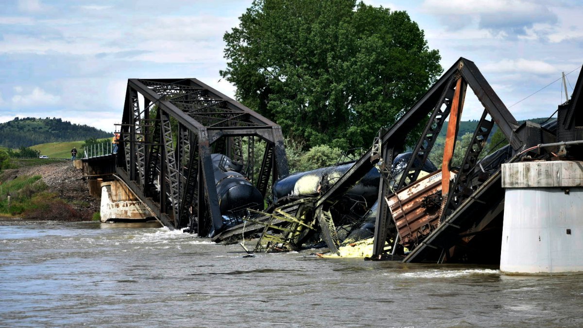 Montana bridge collapse: Freight train plunges into Yellowstone river – NBC 7 San Diego - Vimarsana News
