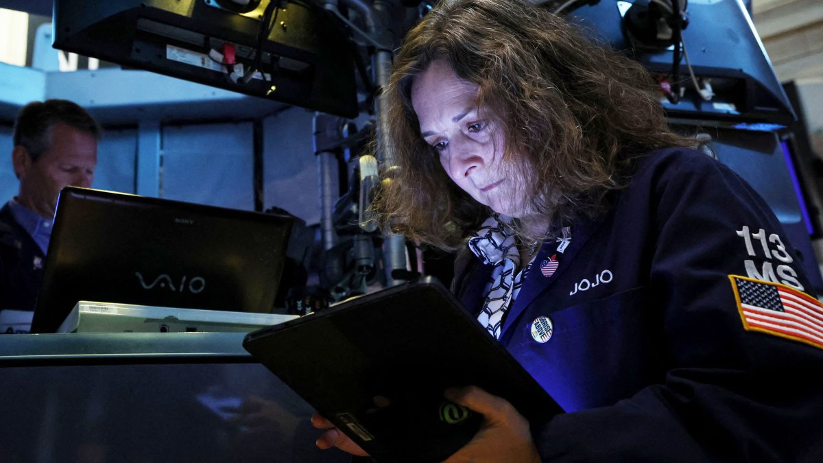 Stock futures are little changed as investors look toward Fed's favorite inflation gauge: Live updates - Vimarsana News