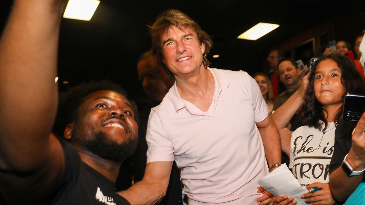 Tom Cruise surprises South Miami moviegoers at 'Mission: Impossible' screening – NBC 7 San Diego - Vimarsana News