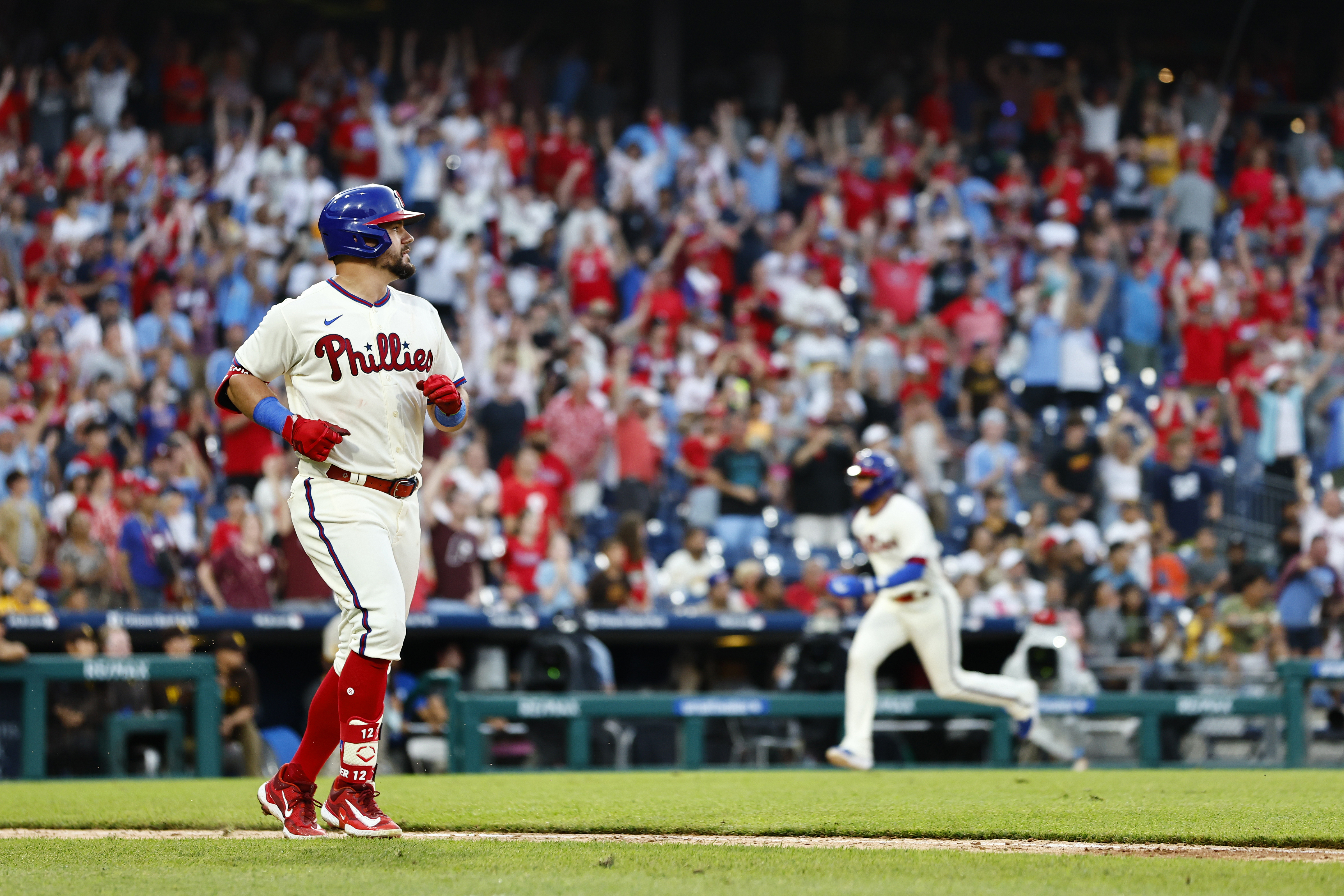 Kyle Schwarber homers, Bryce Harper ejected but Phillies fall to