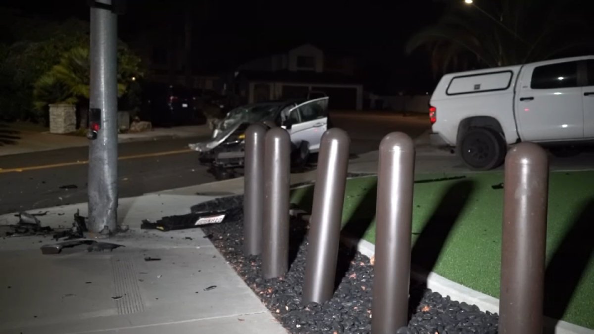 Man dies after crashing into Mira Mesa traffic signal – NBC 7 San Diego