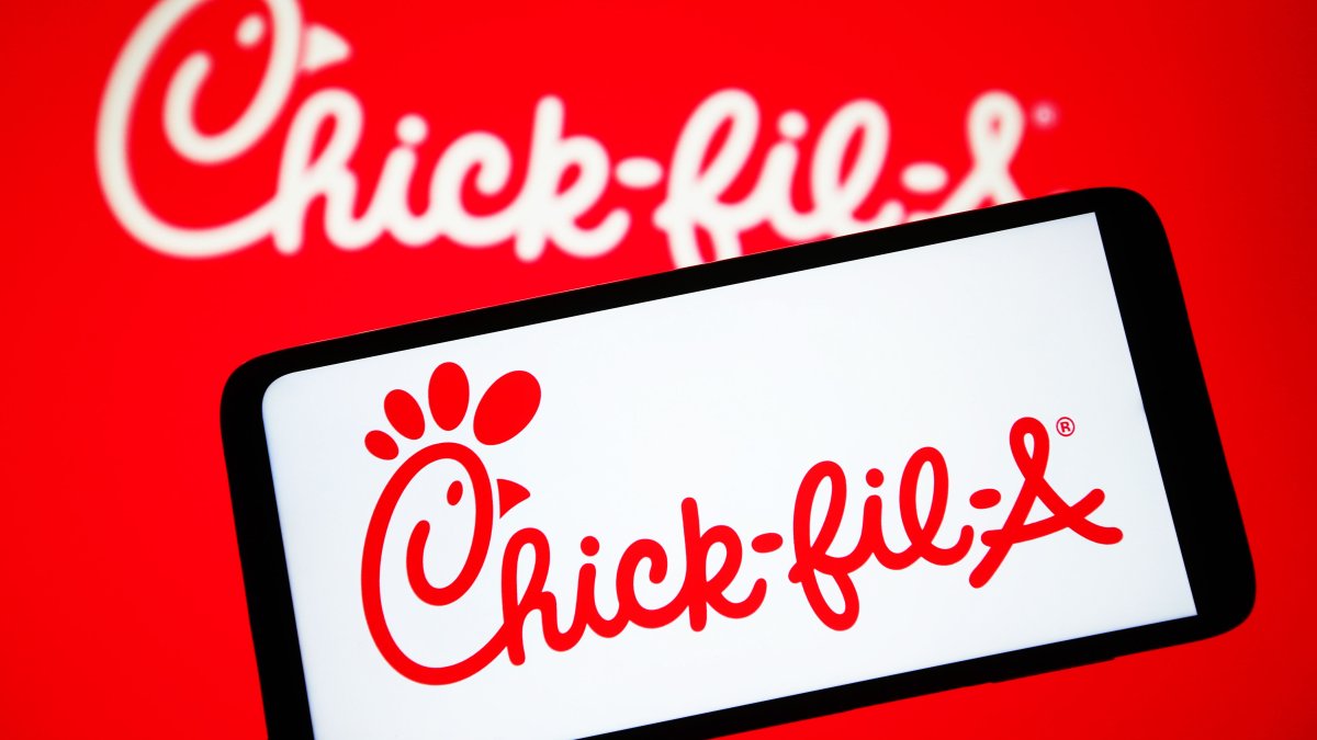 Mother sues Chick-fil-A, alleges nuggets sent son to hospital – NBC 7 San Diego - Vimarsana News