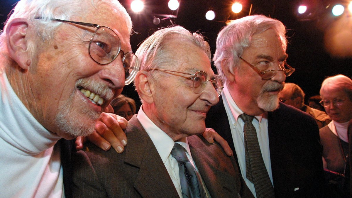 Tom Jones, creator of record-setting musical 'The Fantasticks,' dies at 95 – NBC 7 San Diego - Vimarsana News