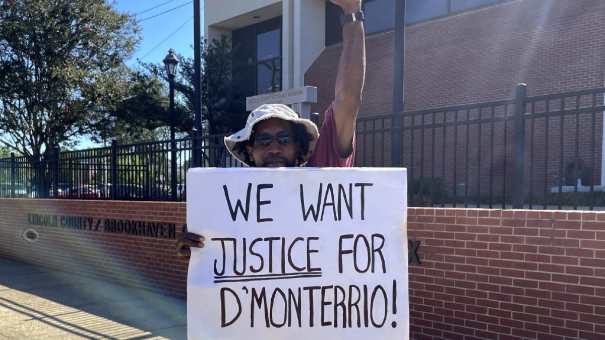 Judge declares mistrial for 2 white men charged in attack on Black FedEx driver – NBC 7 San Diego - Vimarsana News