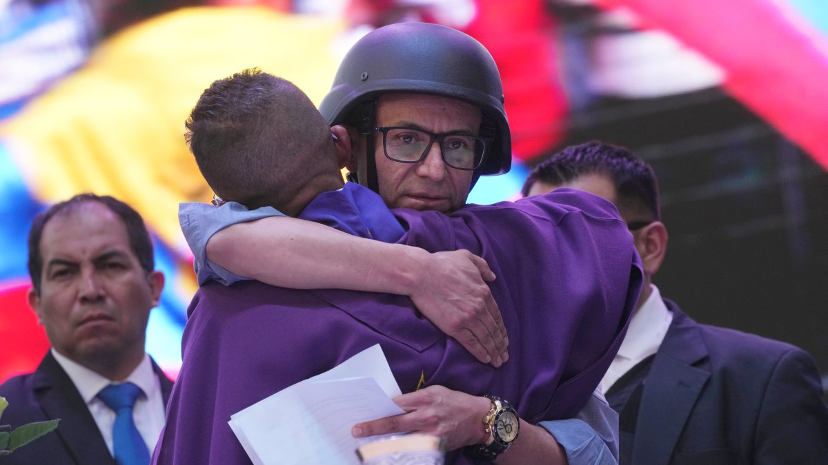 Ecuadorians are choosing a new president amid increasing violence – NBC 7 San Diego - Vimarsana News