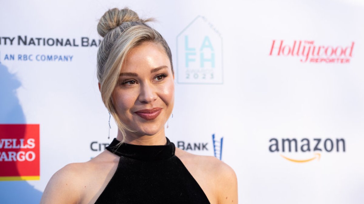 'Bachelorette' Gabby Windey announces she is dating Robby Hoffman – NBC 7 San Diego - Vimarsana News