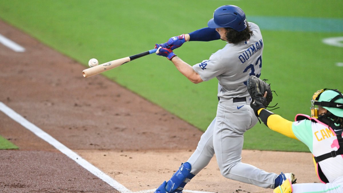 Dodgers hit 3 homers in 1st inning to open ground on Padres