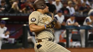 PHOENIX, ARIZONA – AUGUST 13: Juan Soto #22 of the San Diego Padres breaks his bat on a line drive out to Geraldo Perdomo #2 of the Arizona Diamondbacks during the seventh inning at Chase Field on August 13, 2023 in Phoenix, Arizona. (Photo by Norm Hall/Getty Images)