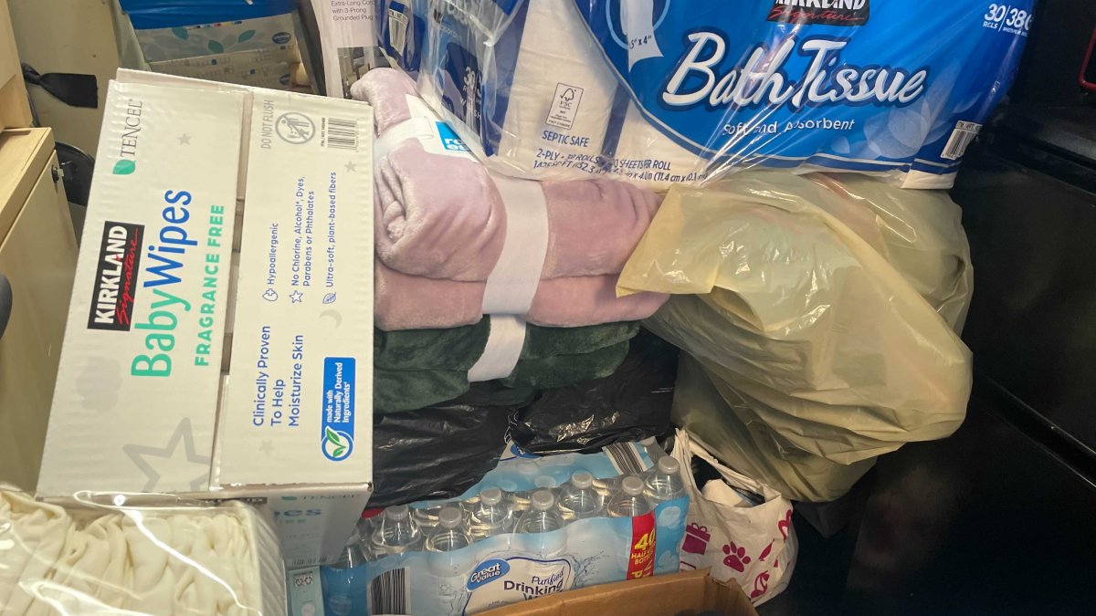 So many San Diegans show up to donate items for Maui wildfires, drive shuts down early – NBC 7 San Diego - Vimarsana News