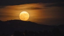 Linda Garbo captured a glowing supermoon from Rancho Bernardo.