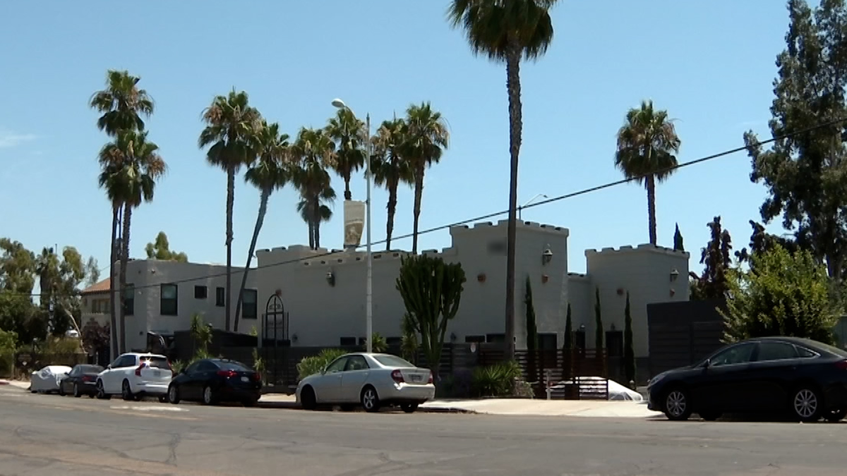 This image shows an apartment building in Mission Hills where 7 of 11 units have STRO licenses as of early August.