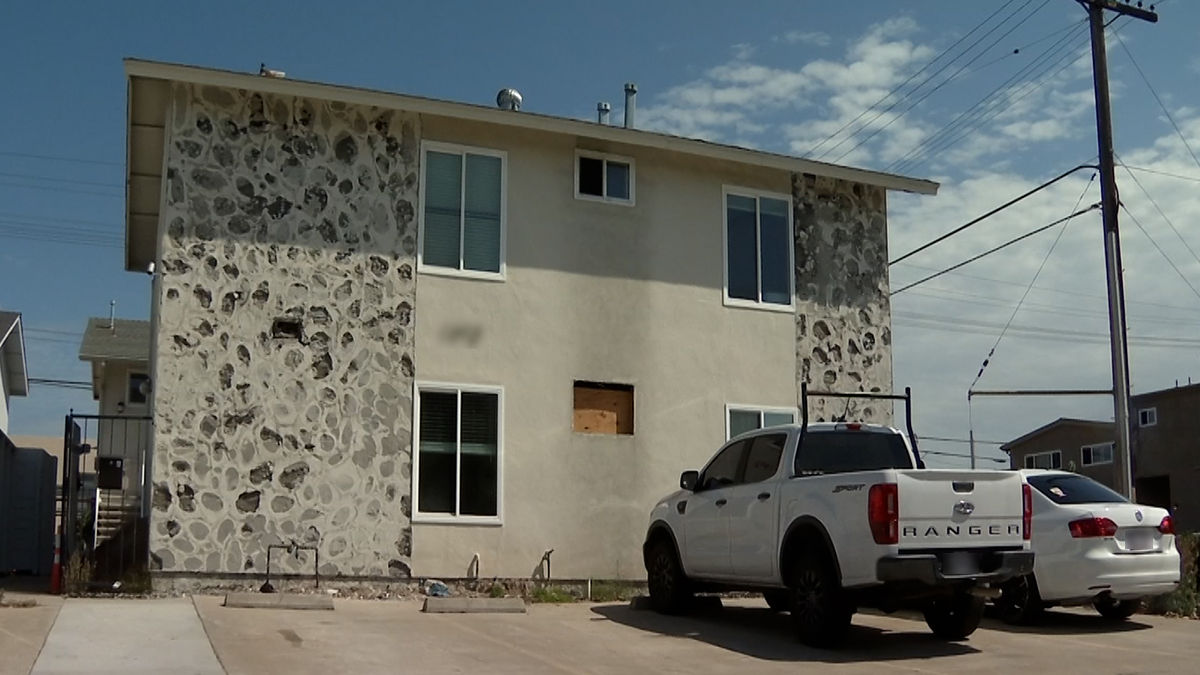 This apartment building in Pacific Beach has all 8 of its units licensed as short-term vacation rentals.