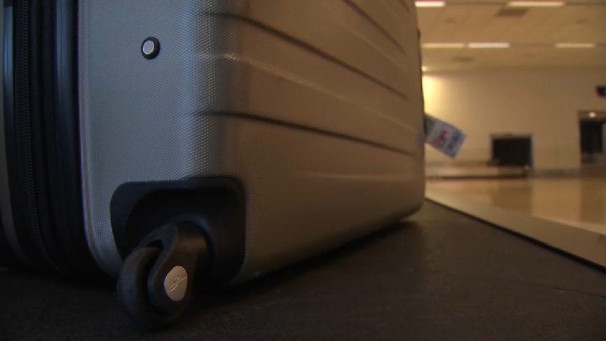 Thieves snatching luggage from baggage claim at San Jose airport NBC