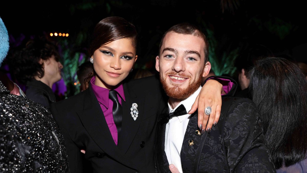 Zendaya visits mural honoring 'Euphoria' costar Angus Cloud after his death – NBC 7 San Diego - Vimarsana News