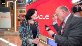 The New York Stock Exchange welcomes Oracle (NYSE: ORCL),on July 12, 2023, to the podium. To honor the occasion, Safra Catz, CEO, joined by Lynn Martin, NYSE President, rings The Opening Bell®.
