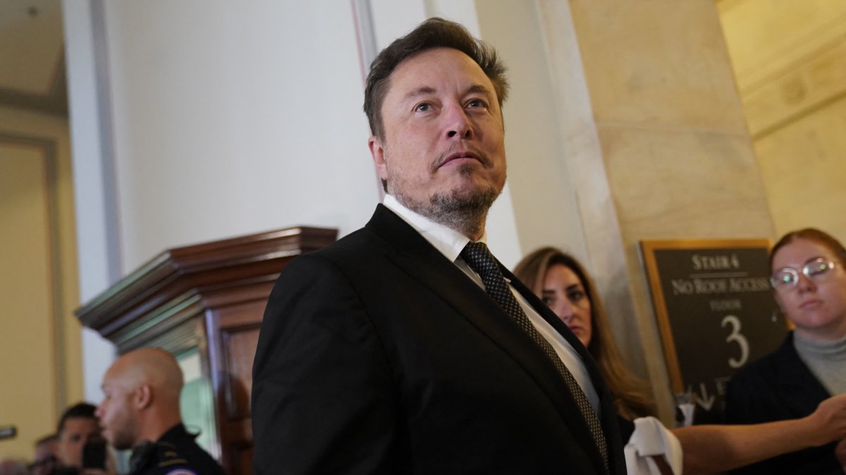Senators ask Pentagon for answers on SpaceX's Starlink service in Ukraine - Vimarsana News