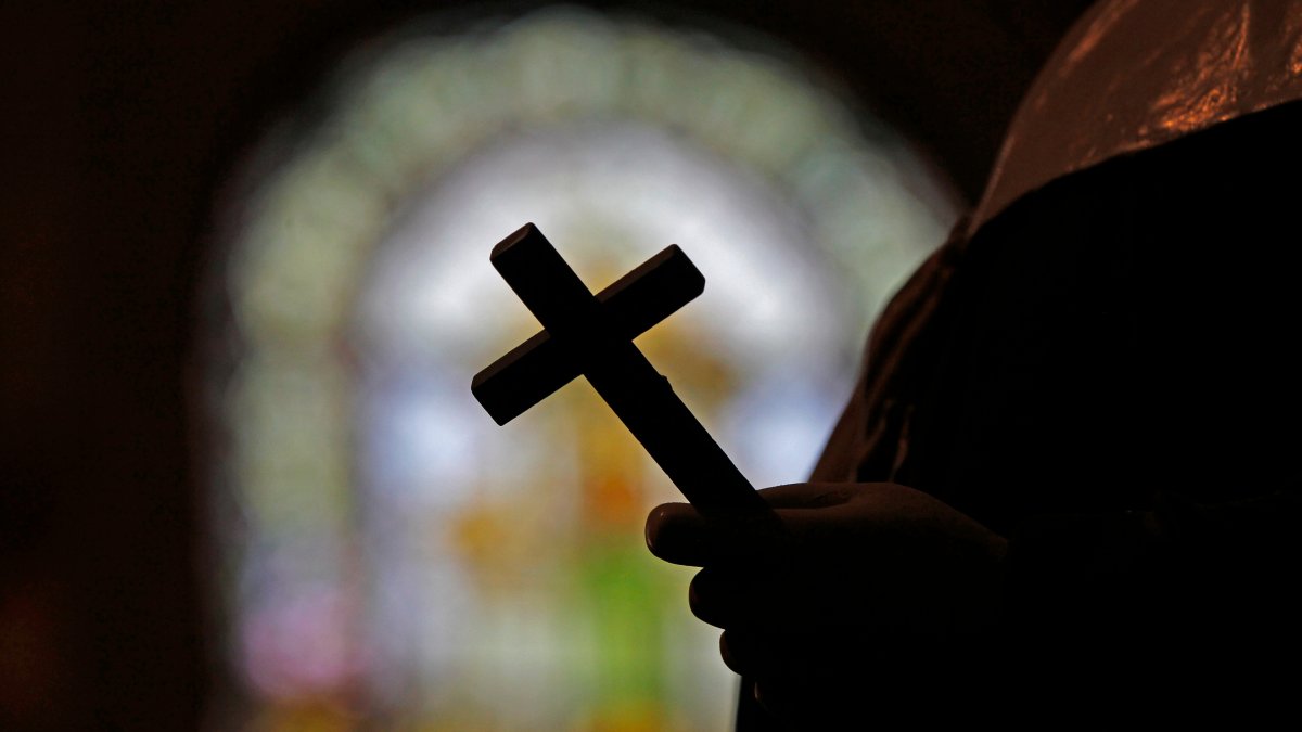 Louisiana grand jury charges 91-year-old disgraced priest with sexual assault – NBC 7 San Diego - Vimarsana News