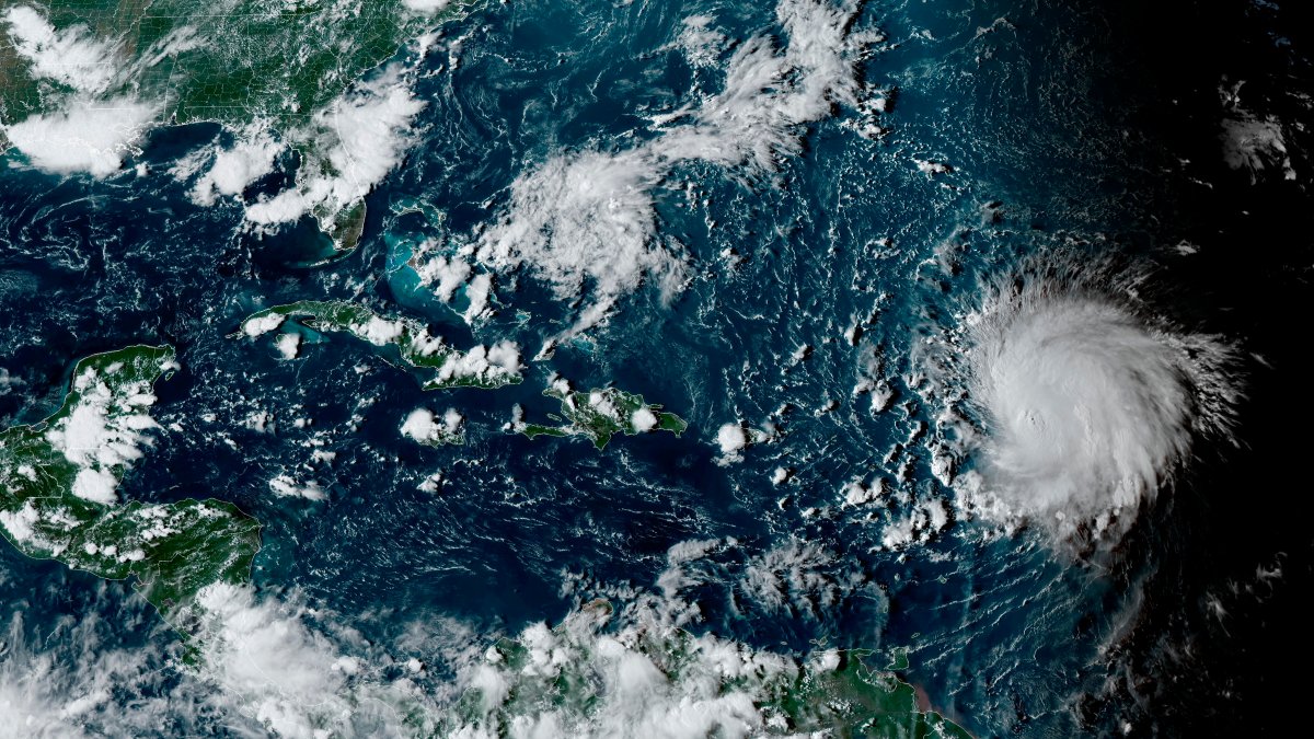 Hurricane Lee grew to have high winds as it traveled over Atlantic Ocean – NBC 7 San Diego - Vimarsana News