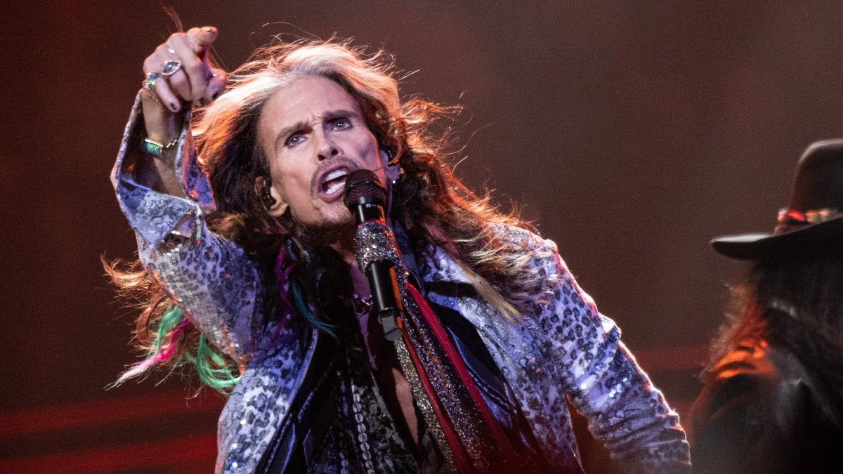 Steven Tyler throat injury means Aerosmith postpones Boston show – NBC 7 San Diego - Vimarsana News