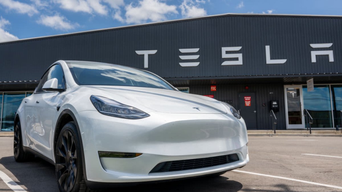 Tesla recalls nearly all vehicles to fix Autopilot monitoring system – NBC 7 San Diego - Vimarsana News