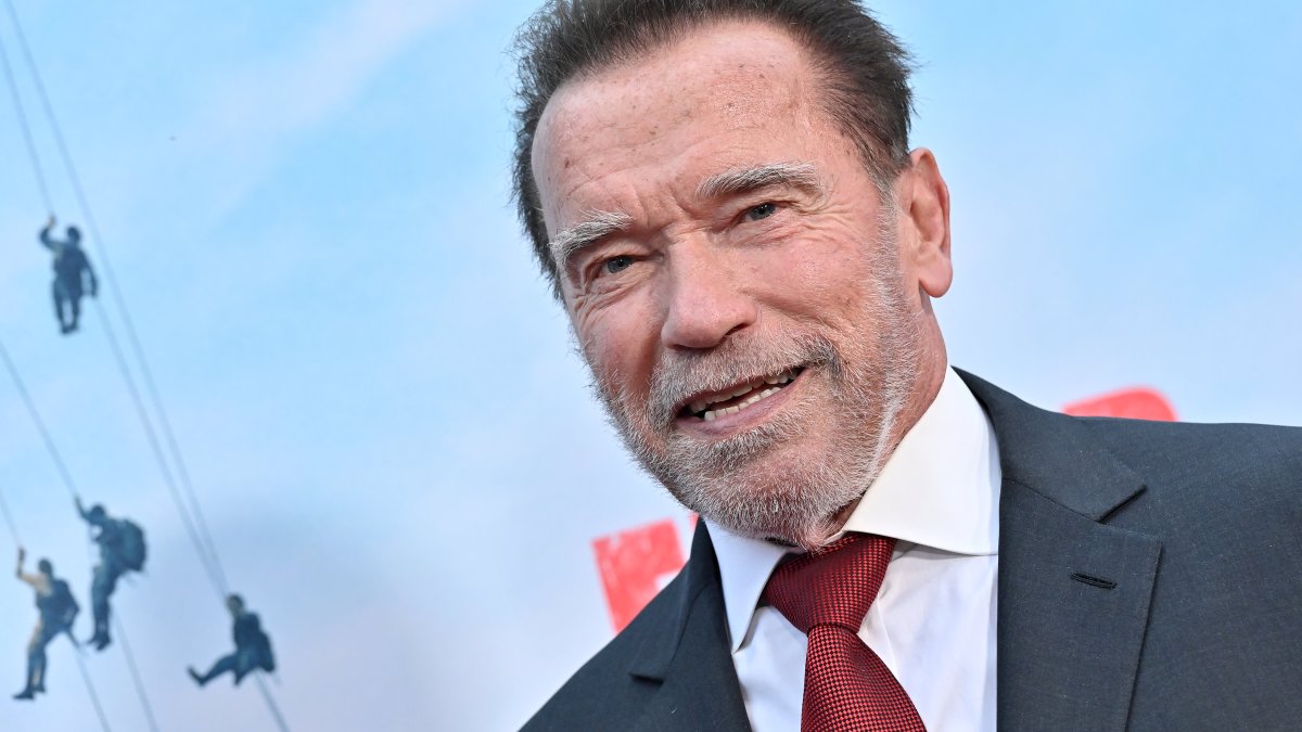 Arnold Schwarzenegger feeds pet donkey on ‘ManingCast’ – NBC 7 San Diego