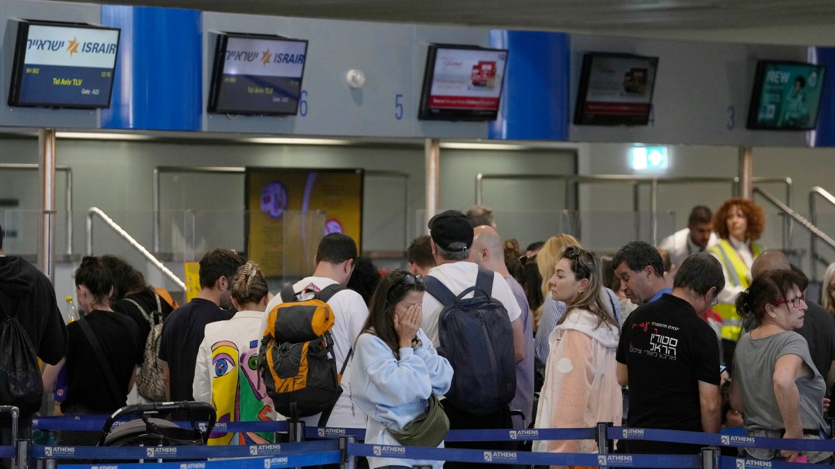 Israelis abroad desperately try to head home to join military units – NBC 7 San Diego - Vimarsana News
