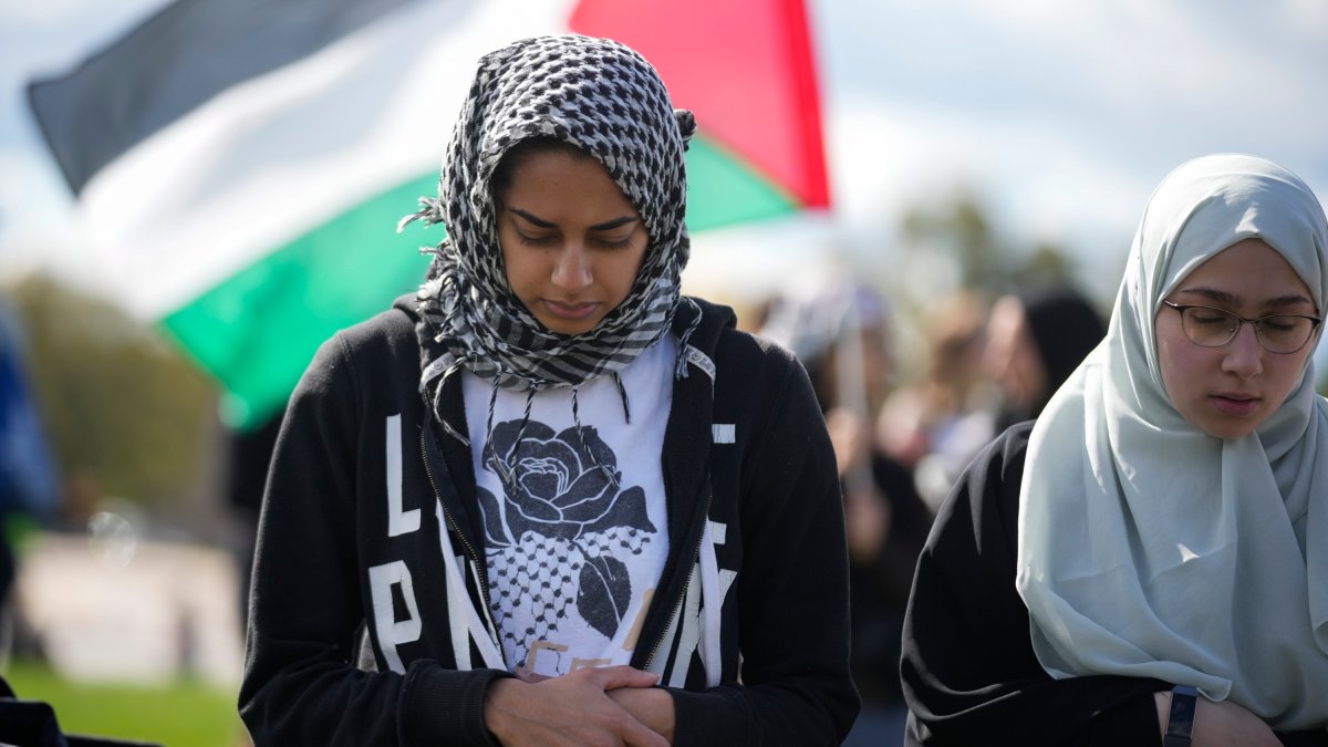 Pro-Palestinian protesters march in London as Israel-Hamas war roils the world – NBC 7 San Diego - Vimarsana News