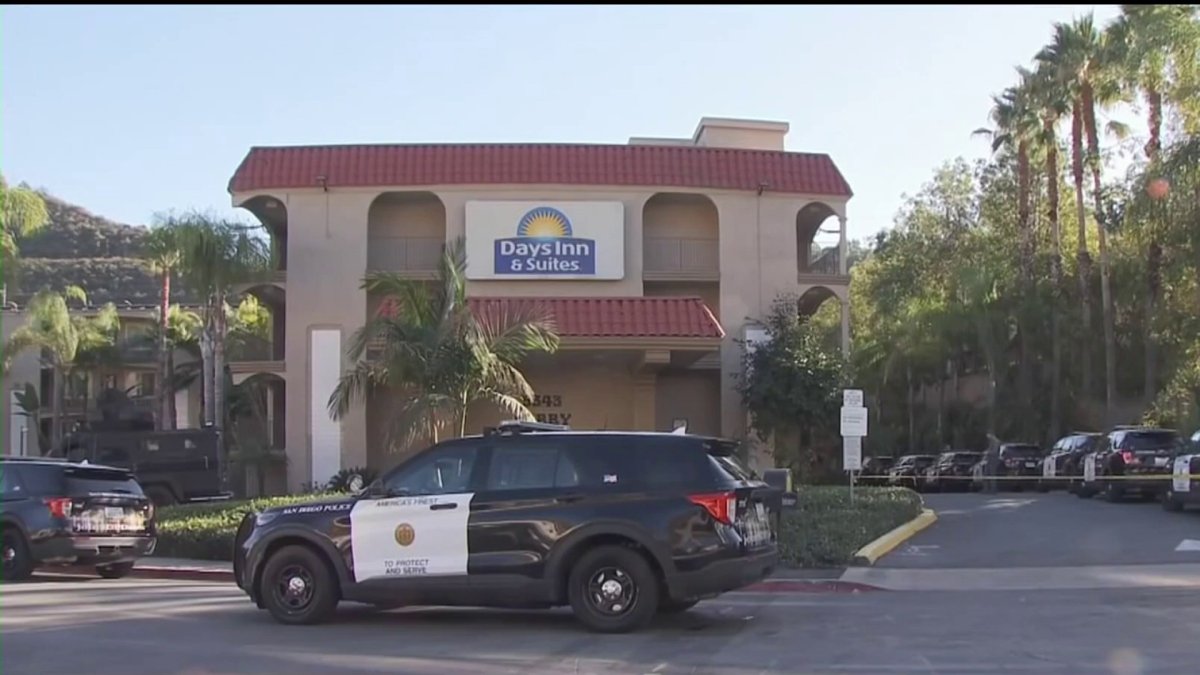 SWAT standoff ends with arrest of man who holed up with dead body in Del Cerro motel room - Vimarsana News