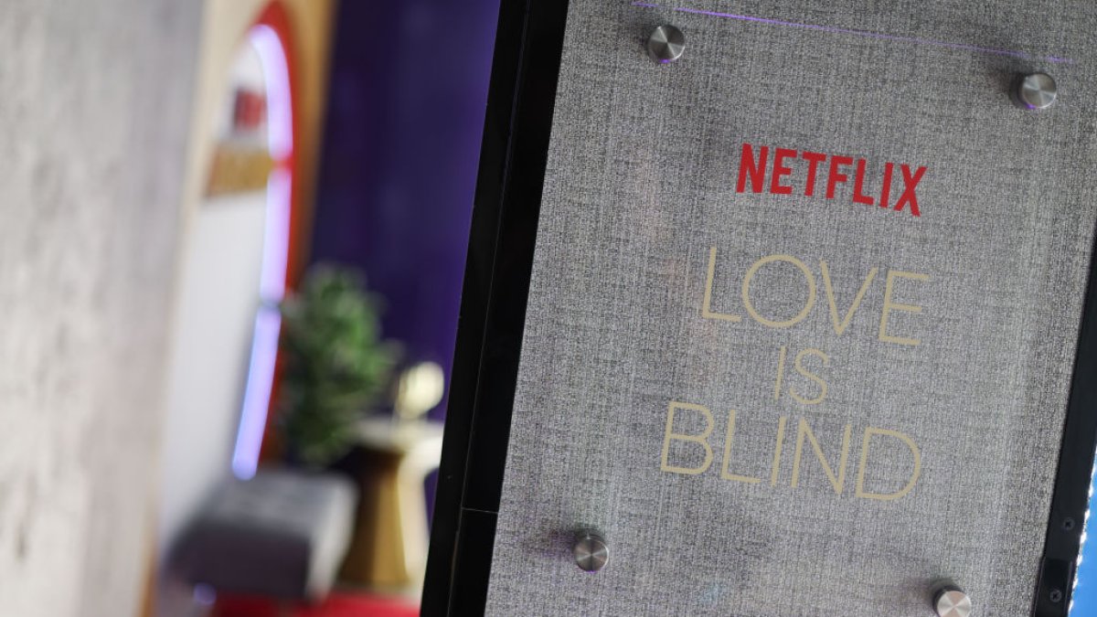 'Love Is Blind' participant sues ex-fiancé and producers, alleging she was sexually assaulted during filming – NBC 7 San Diego - Vimarsana News