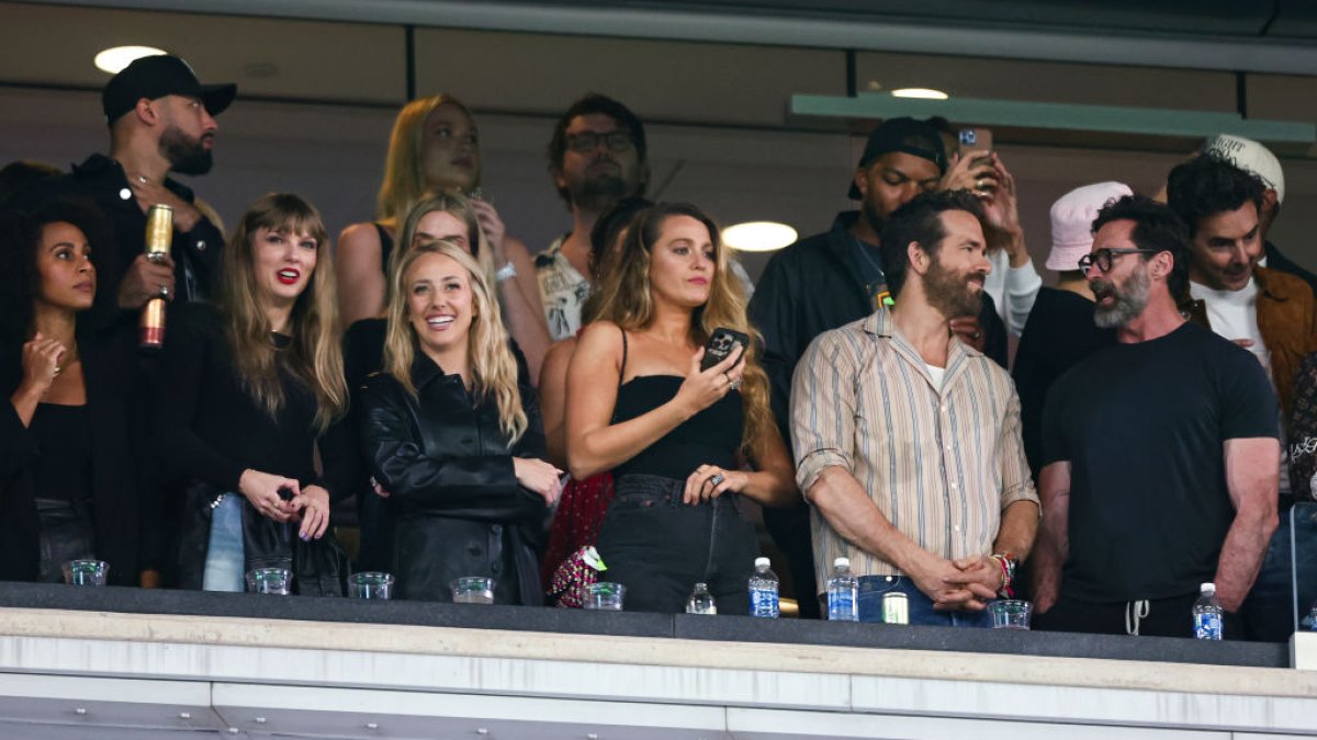 Travis Kelce's mom weighs in on Taylor Swift's 'seemingly ranch' meme – NBC 7 San Diego - Vimarsana News