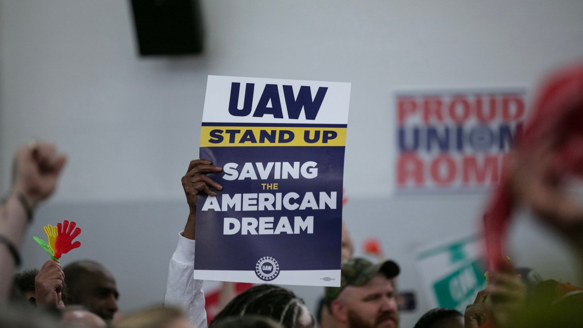 UAW Mack trucks workers reject deal and go on strike – NBC 7 San Diego - Vimarsana News